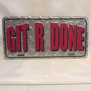 Git R Done Larry the Cable Guy Car or Truck Tag Red Gray L-12 W-6